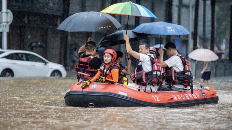 চীনে প্রবল বর্ষণ ও ভূমিধসে ১৭ জন নিহত, নিখোঁজ ৩৩...