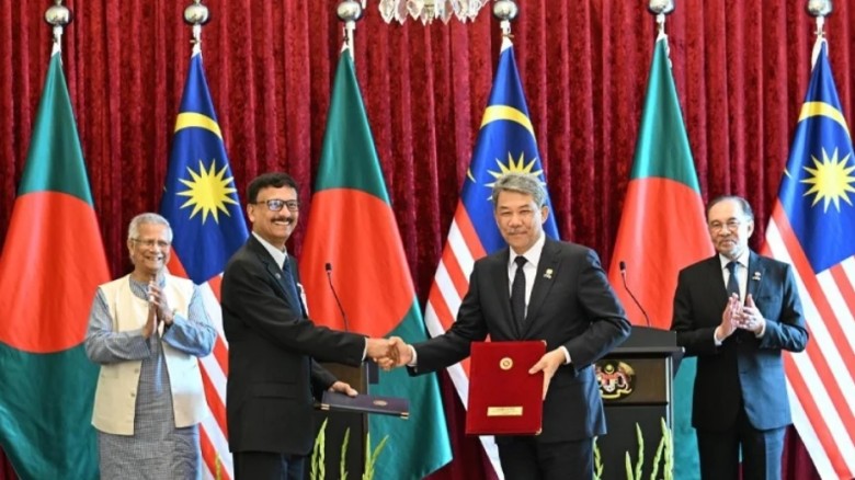 ড. ইউনূসের সফরের প্রথম দিনেই ৮টি চুক্তি স্বাক্ষর...