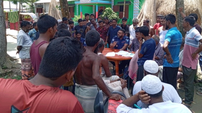 প্রতিবেশীর নতুন অটোরিকশা দেখতে গিয়ে বিদ‍্যুৎস্পৃষ্...