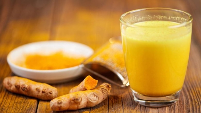 এক গ্লাস হলুদ দুধের ম্যাজিক...