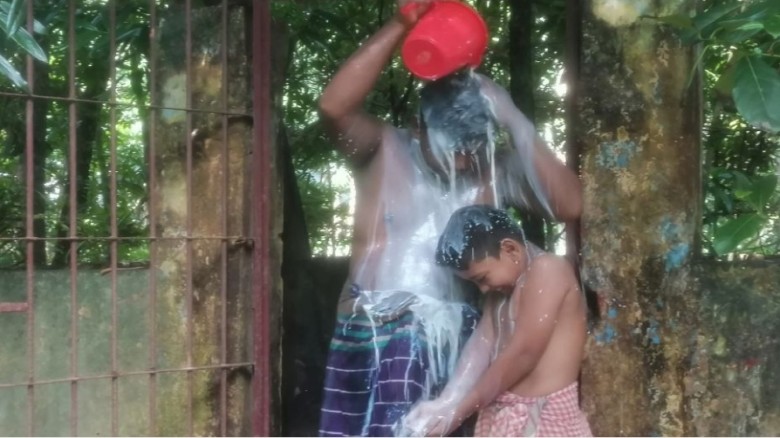 স্ত্রীর সঙ্গে বিচ্ছেদের পর স্বামী-সন্তানের দুধ দিয়...