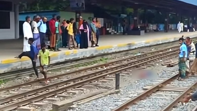 উল্লাপাড়ায় ট্রেন দুর্ঘটনায় অজ্ঞাত যুবকের মৃত্যু...