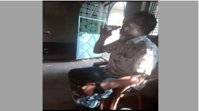 রাণীশংকৈলে ইউপি সচিবের মাদক সেবনের ছবি ভাইরাল...