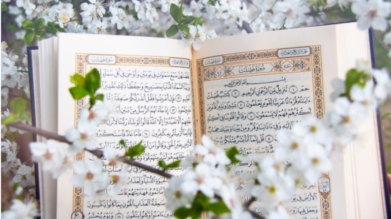 কোরআনে আল্লাহ তায়ালা যে বিষয়ে নিজেই সাক্ষ্য দিয়েছে...