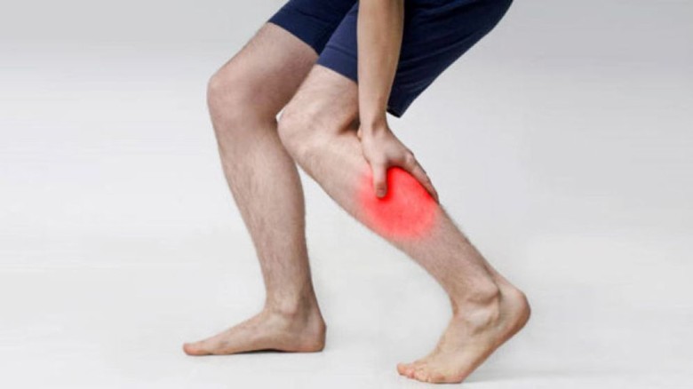 রাতে পায়ে টান ধরা— হার্টের রোগের লুকানো ইঙ্গিত হতে...