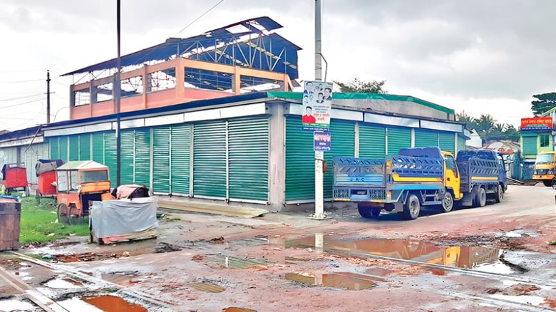 খুলনায় এরশাদ শিকদারের দখলকৃত জমিতে ফের মার্কেট, অভ...