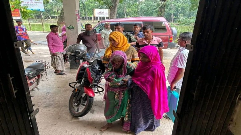 পাবনার সাঁথিয়ায় মা"-কে মারপিটৈর ঘটনায় মামলা ছেলে ...