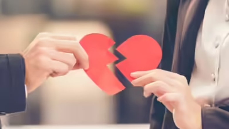 ব্রেকআপের দুঃখ? যেভাবে দ্রুত মনের ক্ষত সারান...