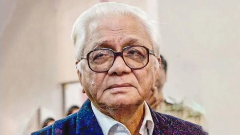 শ্রদ্ধা জানাতে বদরুদ্দীন উমরের মরদেহ শহীদ মিনারে ন...