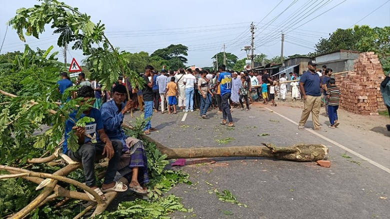 ফরিদপুরে আসন বণ্টন নিয়ে বিক্ষোভ: ভাঙ্গা-মহাসড়ক অবর...