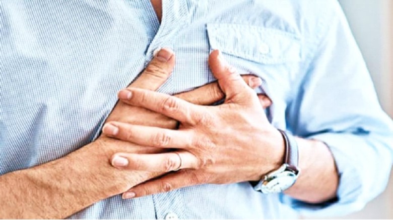 হৃদরোগজনিত ব্যথা: বুক চেপে ধরার অনুভূতি, ঘাম ও শ্ব...