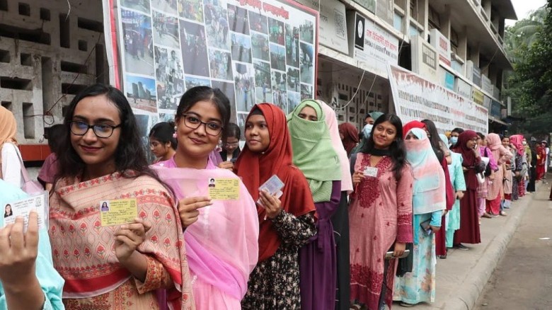 ডাকসু নির্বাচনে টিএসসি কেন্দ্রে প্রথম ৩ ঘণ্টায় ভোট...