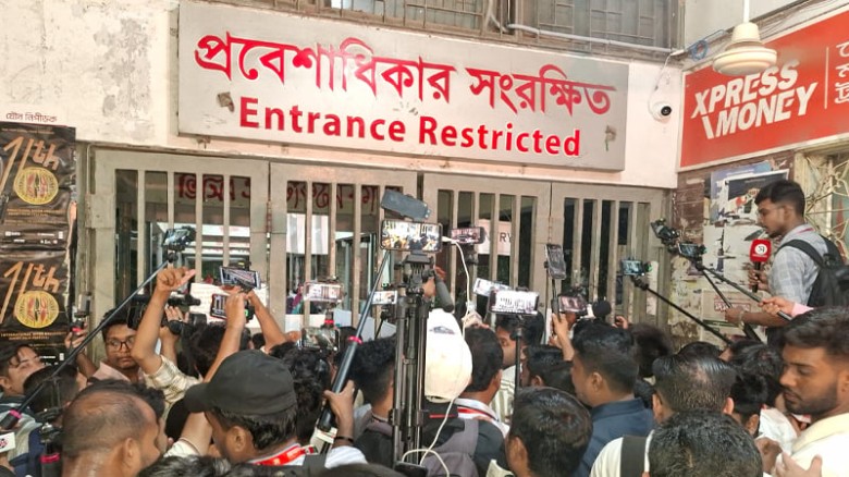 ছাত্রদল ও ছাত্রশিবিরের প্যানেল মুখোমুখি, গণনা কেন্দ্রে অনিয়মের অভিযোগ