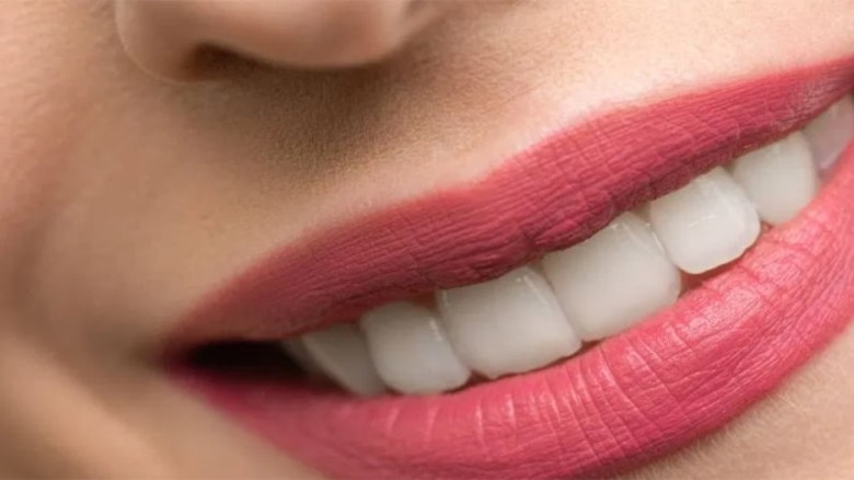 লিপস্টিক দীর্ঘক্ষণ টিকে রাখার সহজ কৌশল...