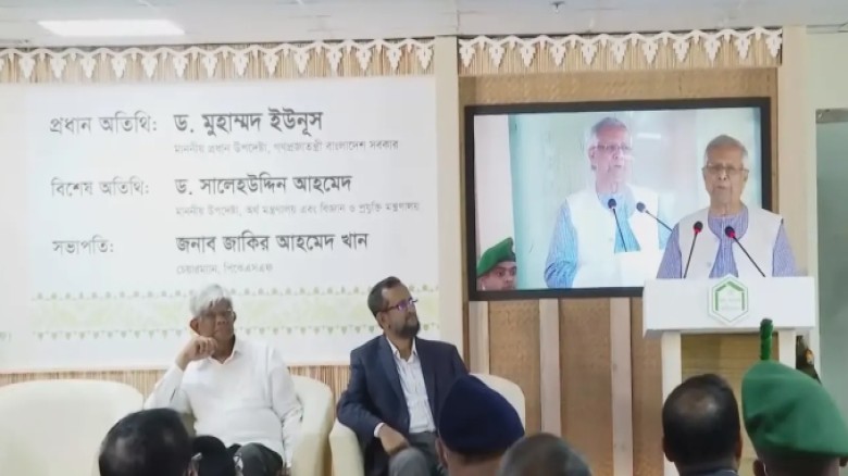 অধ্যাপক মুহাম্মদ ইউনূস: মানুষ চাকরির জন্য নয়, উদ্...