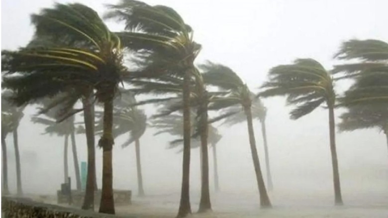 ছয় জেলার নদীবন্দরকে সতর্কসংকেত, ৬০ কিলোমিটার বেগে ...