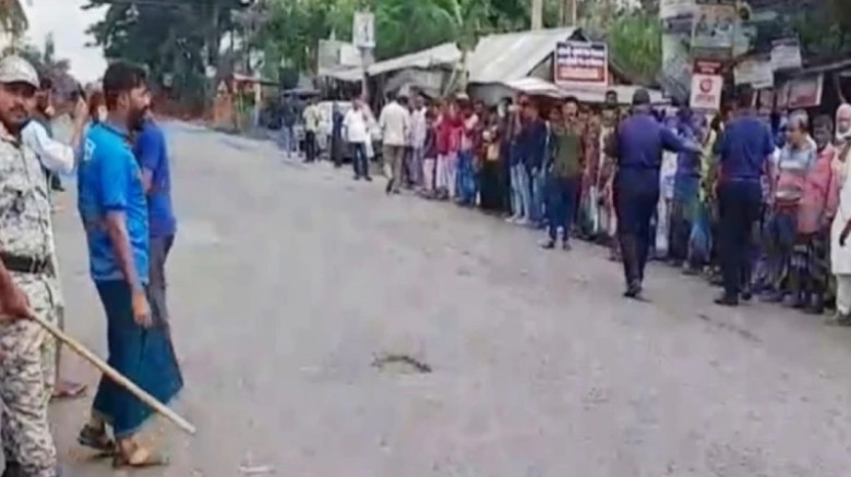 ফরিদপুর-৪ থেকে দুই ইউনিয়ন কাটায় ক্ষোভ, মহাসড়কের পা...