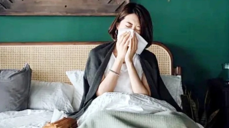 বৃষ্টিতে ভিজে জ্বর আসলে করণীয়...