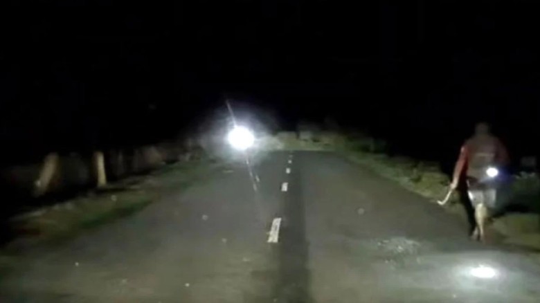 সড়কে গাছ ফেলে ডাকাতির চেষ্টা...