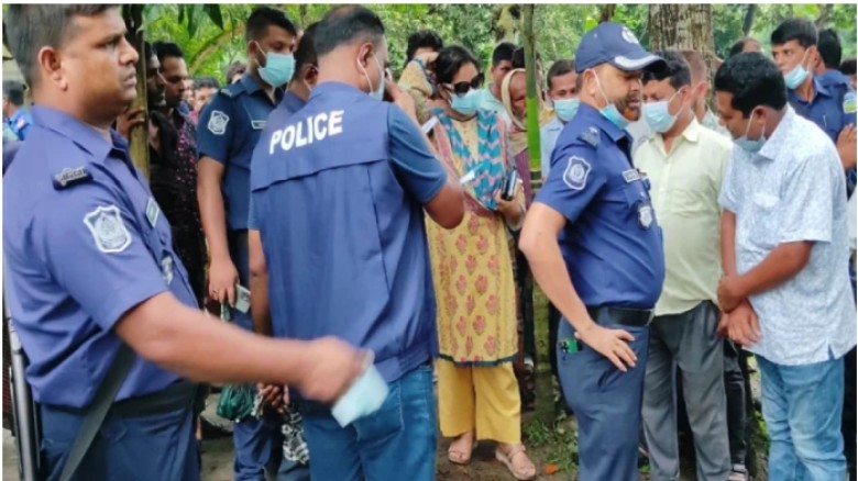 কবর থেকে শিশুর লাশ উত্তোলন, প্রতিবেশির বিরুদ্ধে হত...