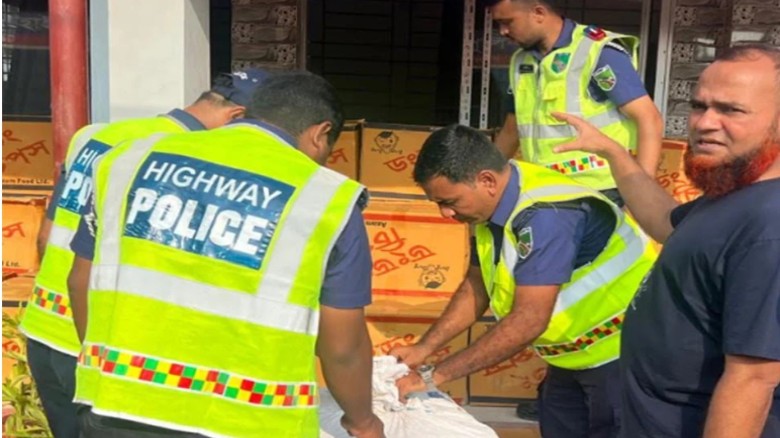 হবিগঞ্জে ভারতীয় পণ্যসহ আটক ১...