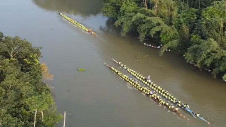 কাশিয়ানীর কুমার নদে দৃষ্টিনন্দন নৌকা বাইচ...