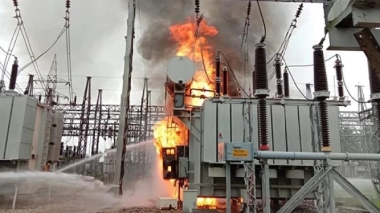 সাতক্ষীরায় গ্রিড লাইনে আগুন, বিদ্যুৎহীন পুরো জেলা...