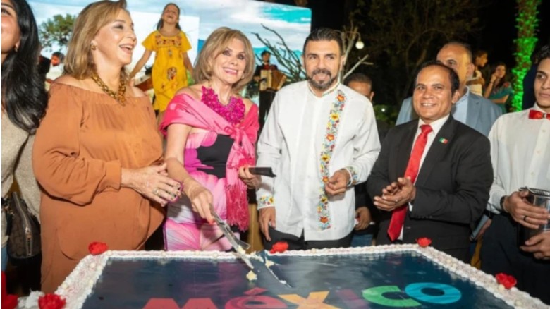 মিশরে মেক্সিকোর জাতীয় দিবসের রঙিন আয়োজনে বাংলাদেশি দম্পতি