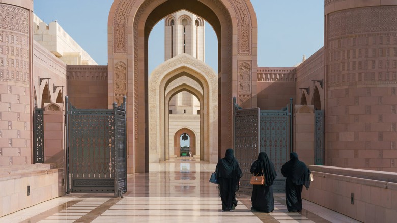 নারীদের প্রতি মহানবী (সা.)-এর সদাচার...