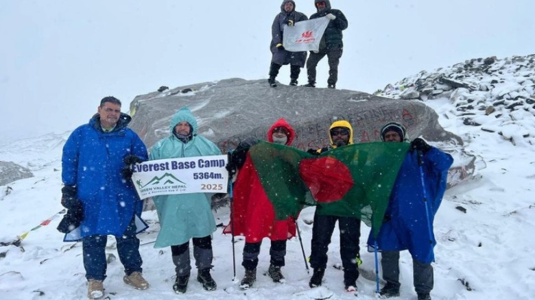 চট্টগ্রামের দল সফলভাবে এভারেস্ট বেস ক্যাম্পে পৌঁছা...