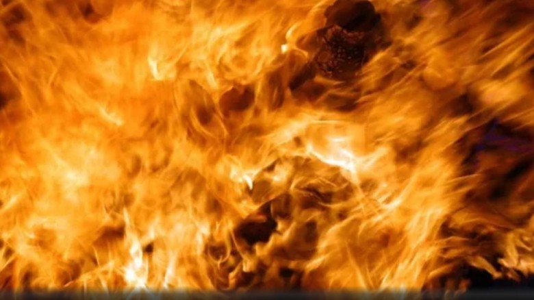 সদরঘাট পাইকারি বাজারে আগুন, হতাহতের খবর নেই...