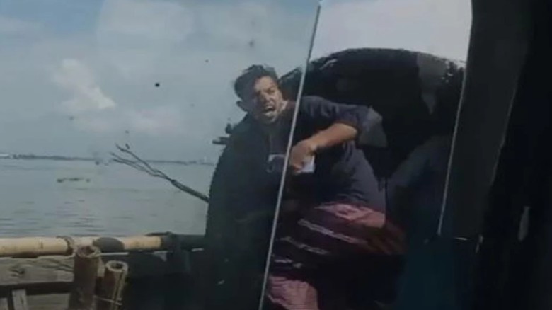 মেঘনায় নৌপথে চাঁদাবাজি রোধে অভিযানে পুলিশের ওপর টে...