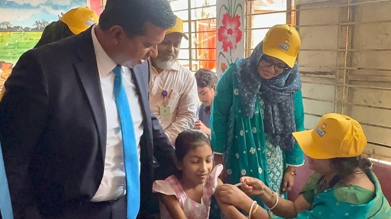 “নারায়ণগঞ্জে শুরু হলো জাতীয় টাইফয়েড টিকাদান ক্যা...