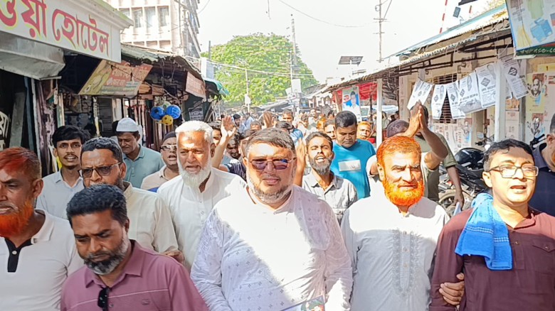 জয়পুরহাটে ৩১ দফা বাস্তবায়নে লিফলেট বিতরণ ও গণসংযো...