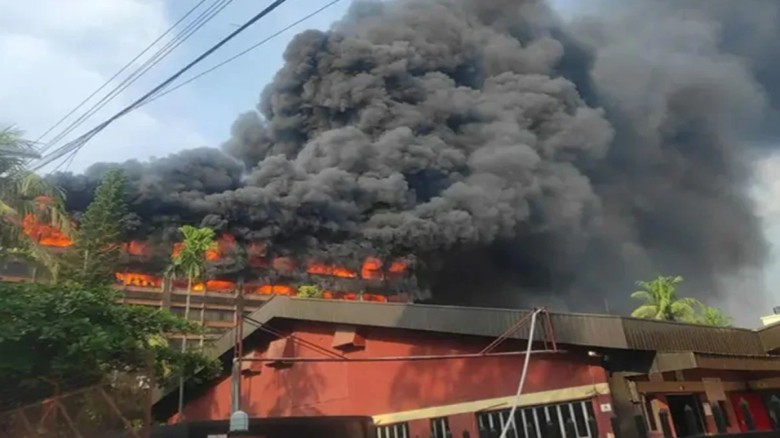 সিইপিজেডে ভয়াবহ অগ্নিকাণ্ড, কাজ করছে ফায়ার সার্ভিস...