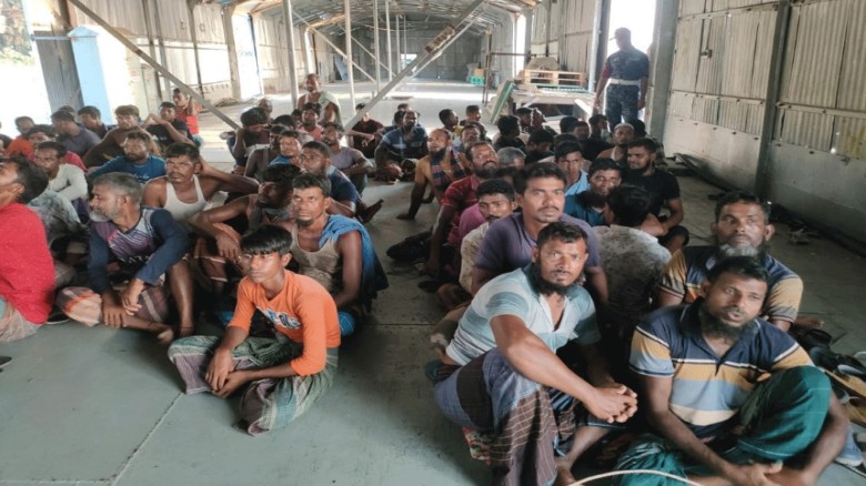 বঙ্গোপসাগরে ইলিশ শিকারে নিষেধাজ্ঞা অমান্য: নৌবাহিন...