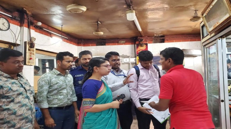 মতলব দক্ষিণে বিএসটিআই’র ভ্রাম্যমাণ আদালতে চার প্রত...