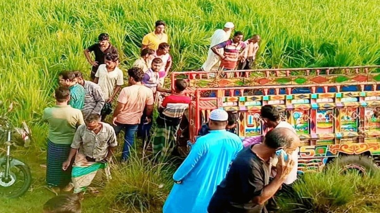 ধামইরহাটে ভুটভুটি-মোটরসাইকেল খাদে পড়ে দুইজন নিহত, ...