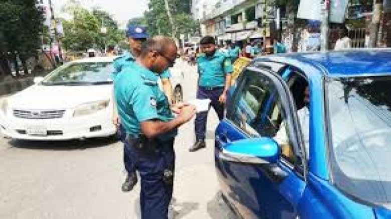 ট্রাফিক আইন লঙ্ঘনে গত ২৪ ঘণ্টায় ডিএমপির ২০০৬ মামলা...