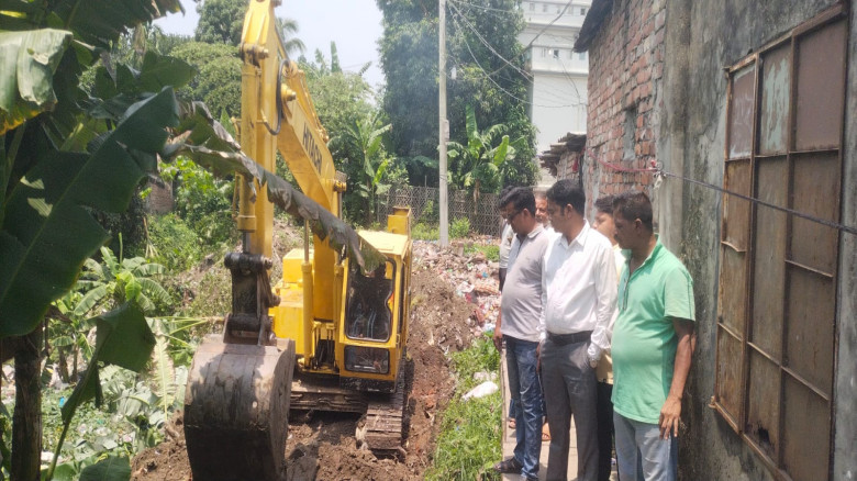 বন্দরে জলাবদ্ধতা নিরসনে ৩ কিলোমিটার খাল খনন কাজ শু...