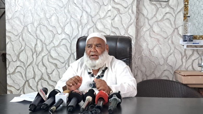সংবাদ সম্মেলনের নামে ‘কৌশলে’ প্রার্থী হওয়ার ঘোষণা ...